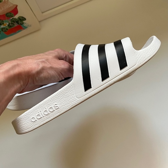 (men’s) adidas • white & black open toe pool flip flops - Picture 15 of 16